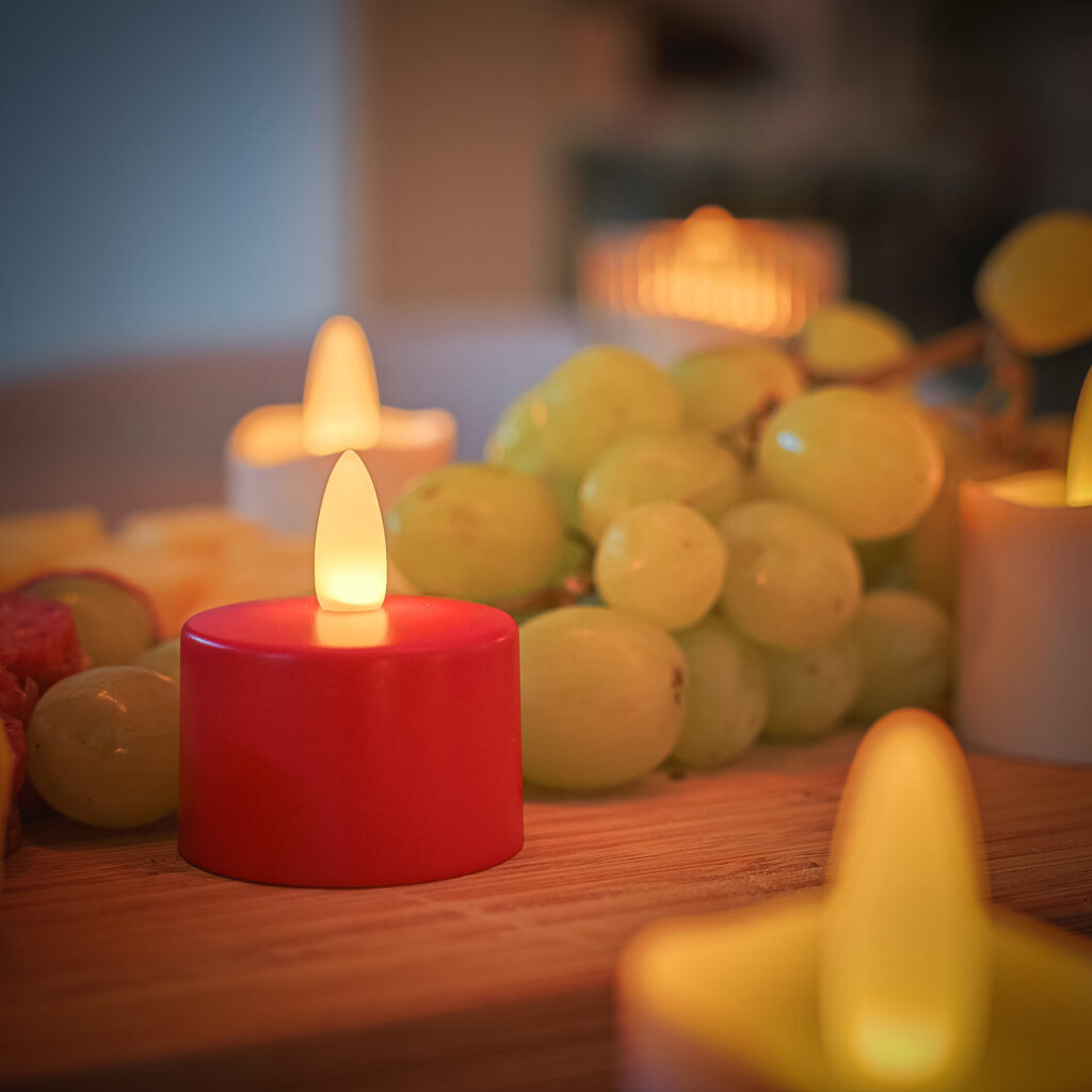 Rode-waxine-lichtje-op-de-borelel-plank-mooi-rood-is-niet-lellijk-scaled-1.jpg