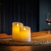 Led kaarsen set van dorsetto met op onderzetter op tafel met wijn en wijnglas.